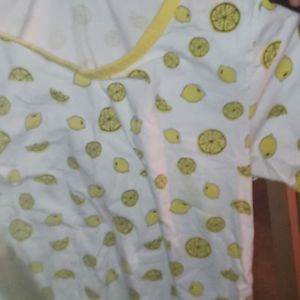 Graphic t-shirt 🍋